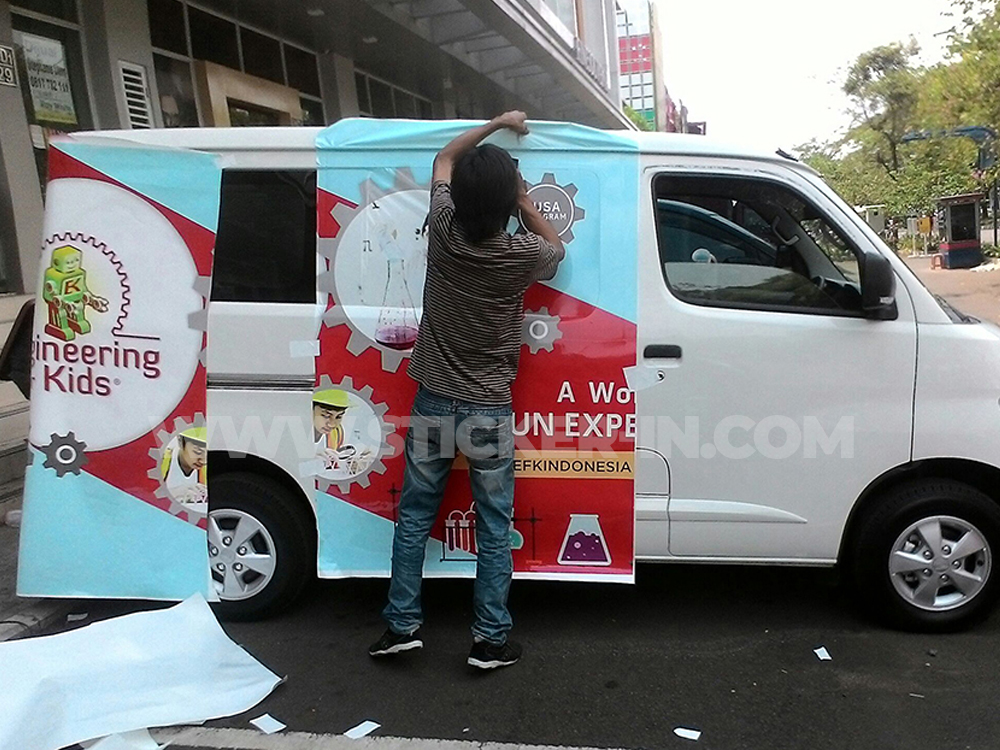 Bagiamana Sticker-in ads Memproses Branding Mobil?